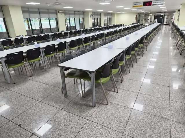 구내식당 바닥